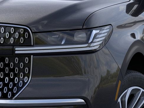 New 2026 Lincoln Navigator L Reserve AWD/4WD image 18