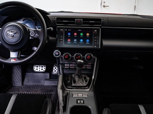 Used 2024 Toyota GR86 Premium image 30