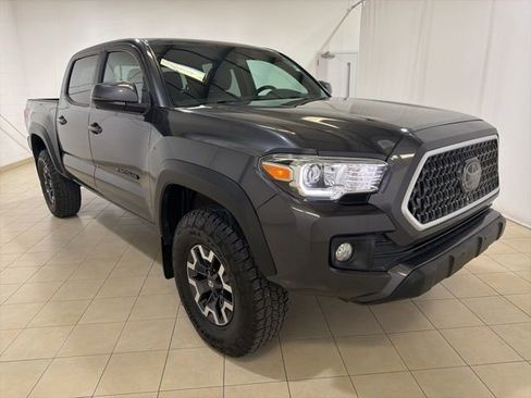 Used 2019 Toyota Tacoma TRD Off-Road w/ Technology Package AWD/4WD image 7