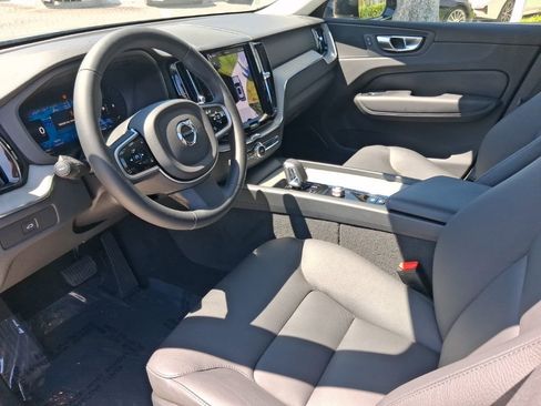 Used 2025 Volvo XC60 B5 Plus image 13