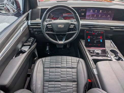 Used 2025 Cadillac Escalade V AWD/4WD image 15