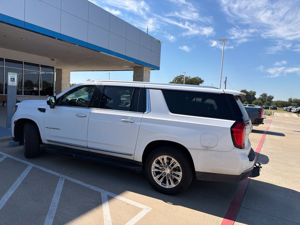 Used 2023 GMC Yukon XL SLT RWD image 3