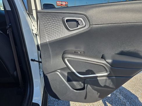 Used 2025 Kia Soul LX image 21