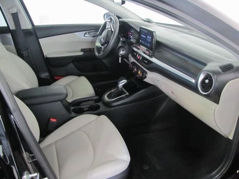 Used 2022 Kia Forte LXS image 19