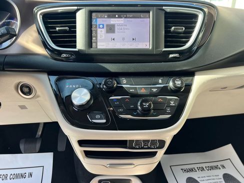 Used 2023 Chrysler Voyager LX image 24