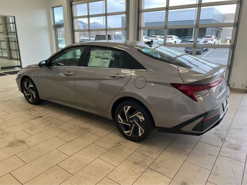 New 2026 Hyundai Elantra Limited FWD image 11