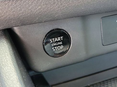 Used 2025 Nissan Rogue SV FWD image 29