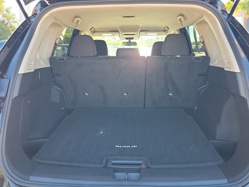 Used 2025 Nissan Rogue S image 9