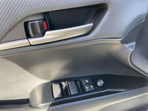 Used 2025 Toyota Camry SE image 13
