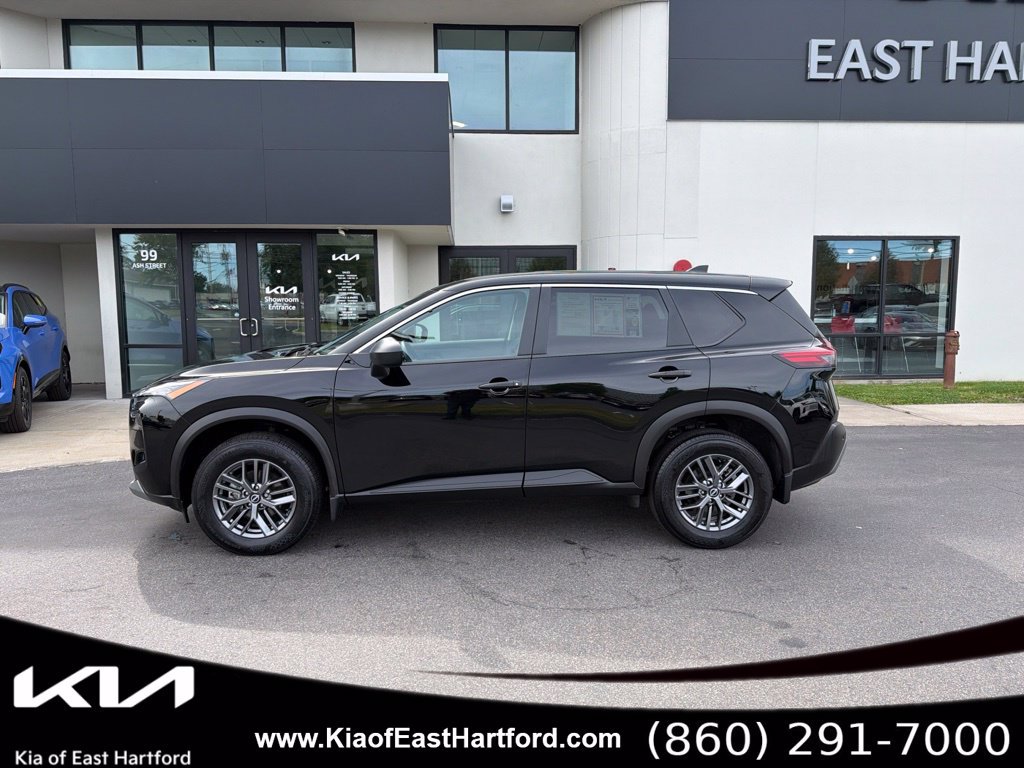 Used 2023 Nissan Rogue S AWD/4WD image 2