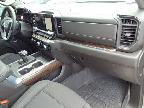Used 2024 GMC Sierra 1500 Elevation w/ Preferred Package AWD/4WD image 11