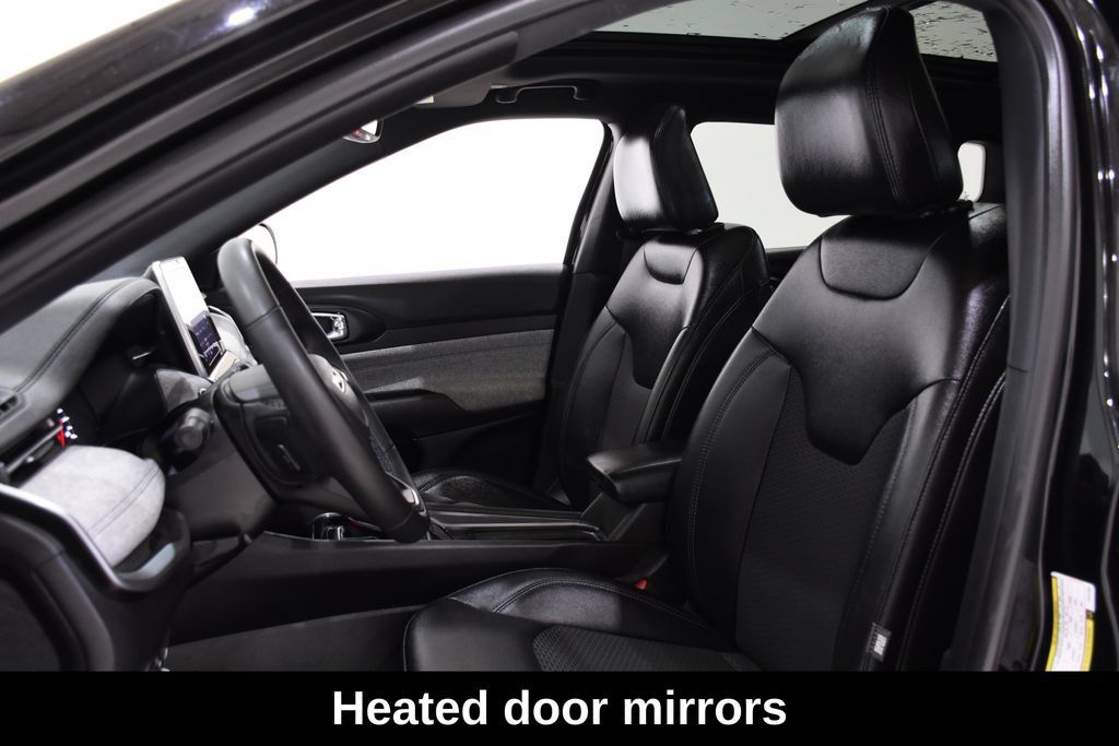 Used 2025 Jeep Compass Latitude w/ Sun & Sound Group AWD/4WD image 26