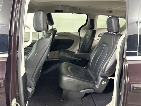 Used 2018 Chrysler Pacifica Touring-L Plus w/ Advanced Safetytec Group image 25