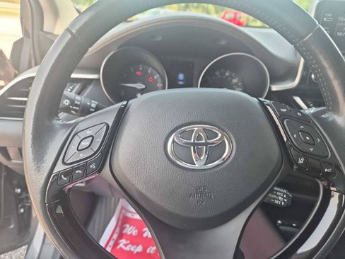 Used 2021 Toyota C-HR Limited FWD image 9