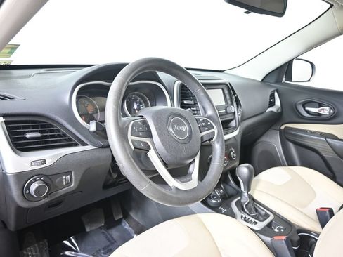 Used 2016 Jeep Cherokee Sport AWD/4WD image 22