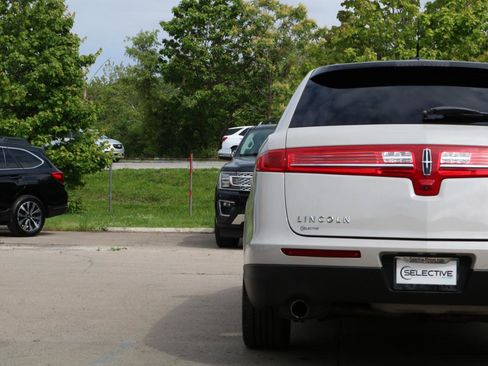 Used 2019 Lincoln MKT AWD image 11