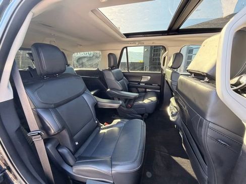 Used 2025 Ford Expedition Platinum image 10