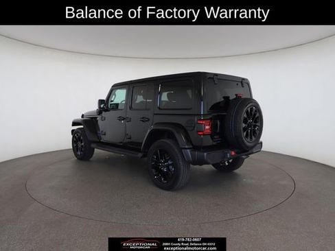 Used 2025 Jeep Wrangler Unlimited Sahara image 11