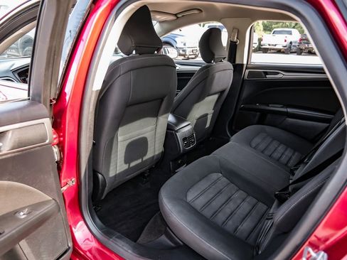 Used 2018 Ford Fusion SE w/ Fusion SE Technology Package image 34