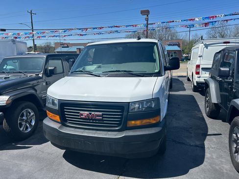 Used 2023 GMC Savana 2500 w/ Driver Convenience Package image 3