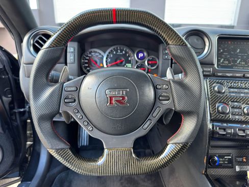 Used 2012 Nissan GT-R Premium image 16