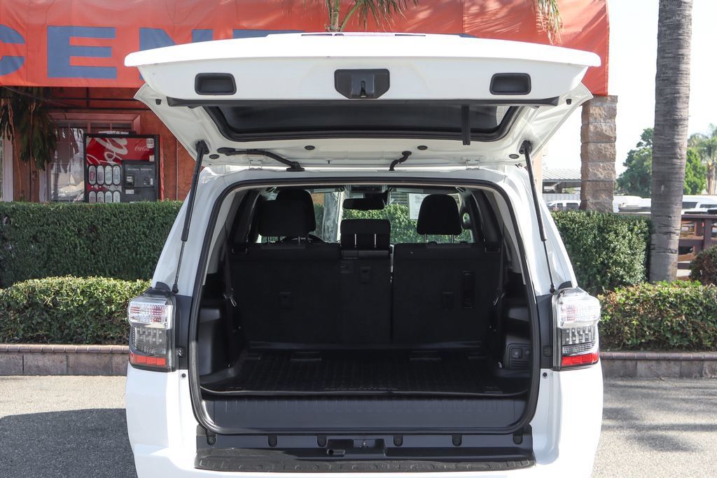Used 2021 Toyota 4Runner SR5 AWD/4WD image 7