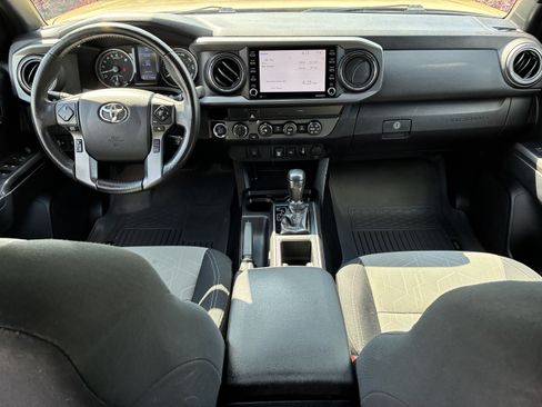 Used 2020 Toyota Tacoma TRD Off-Road AWD/4WD image 15