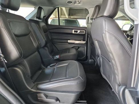 Used 2022 Ford Explorer XLT w/ Equipment Group 202A AWD/4WD image 19