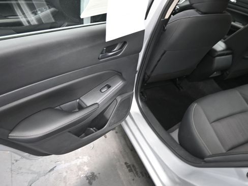 Used 2024 Nissan Altima 2.5 SV FWD image 17