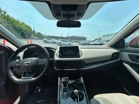 Used 2025 Nissan Rogue SV AWD/4WD image 29