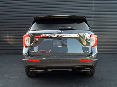 Used 2023 Ford Explorer XLT AWD/4WD image 29