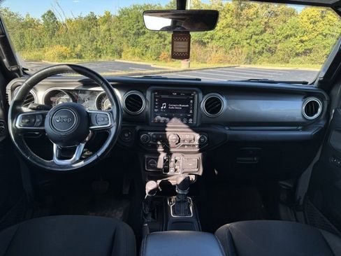 Used 2020 Jeep Wrangler Unlimited Sahara image 15