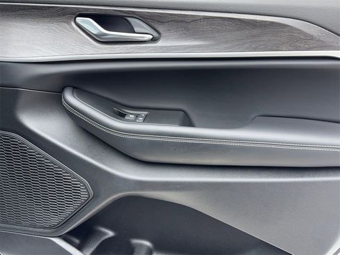 Used 2024 Jeep Grand Cherokee L Limited w/ Luxury Tech Group II image 57