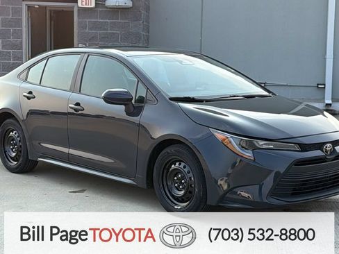 Used 2025 Toyota Corolla LE w/ Convenience Package FWD image 1