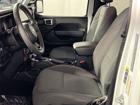 Used 2025 Jeep Wrangler Unlimited Rubicon AWD/4WD image 14