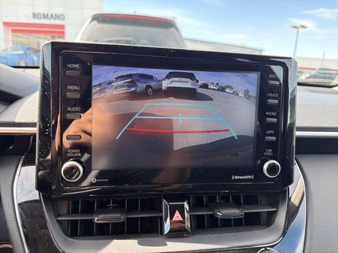 Certified 2022 Toyota Corolla Cross LE AWD/4WD image 18