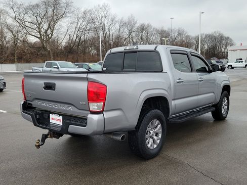Used 2017 Toyota Tacoma SR image 6