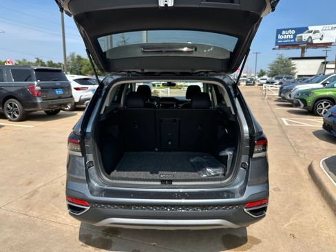 Used 2026 Volkswagen Taos SE AWD/4WD image 17