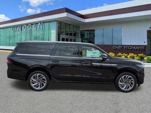 New 2025 Lincoln Navigator L Reserve AWD/4WD image 3