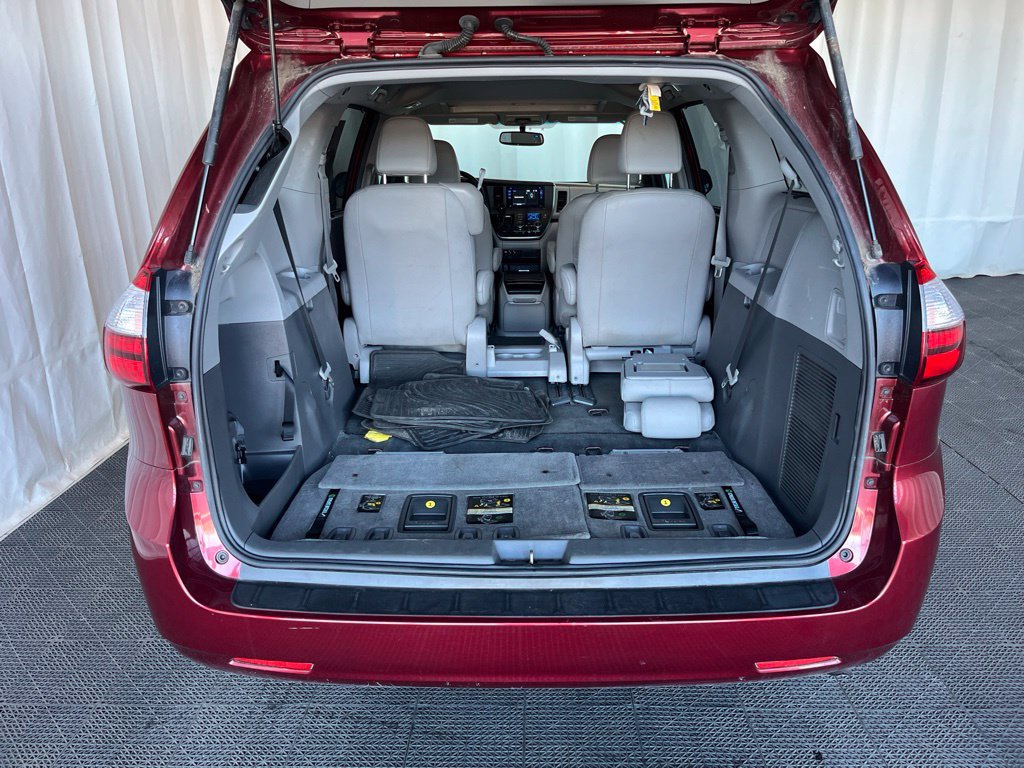 Used 2017 Toyota Sienna XLE FWD image 25