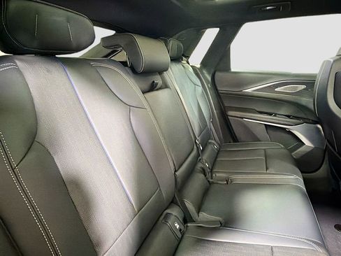 Used 2024 Cadillac Lyriq Luxury image 28