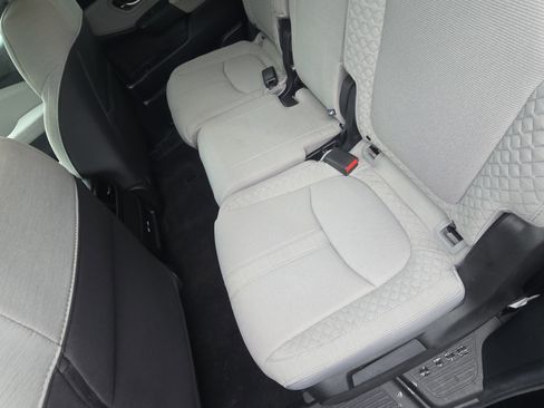 Used 2023 Honda Pilot LX image 15