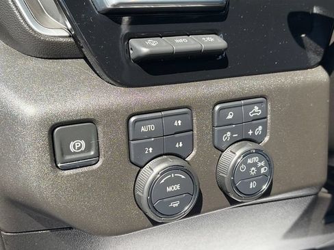Used 2025 Chevrolet Silverado 3500 High Country w/ High Country Premium Package AWD/4WD image 19