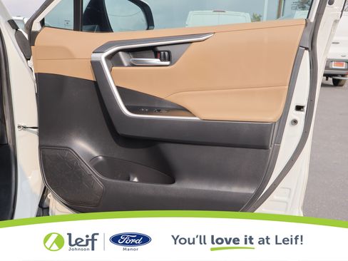 Used 2020 Toyota RAV4 XLE Premium image 33