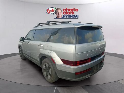 Used 2025 Hyundai Santa Fe SEL FWD image 2