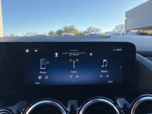 Used 2025 Mercedes-Benz GLA 250 4MATIC image 19