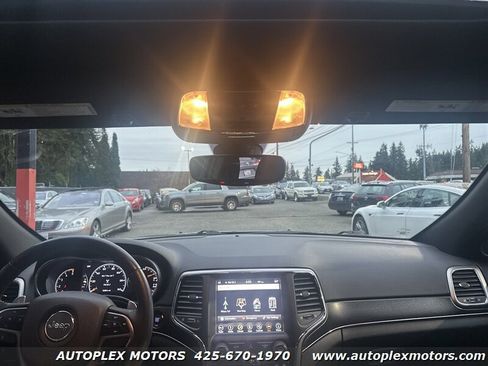 Used 2018 Jeep Grand Cherokee Limited image 19