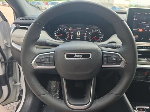Used 2025 Jeep Compass Limited AWD/4WD image 15