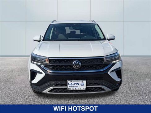 Used 2022 Volkswagen Taos SE FWD image 8