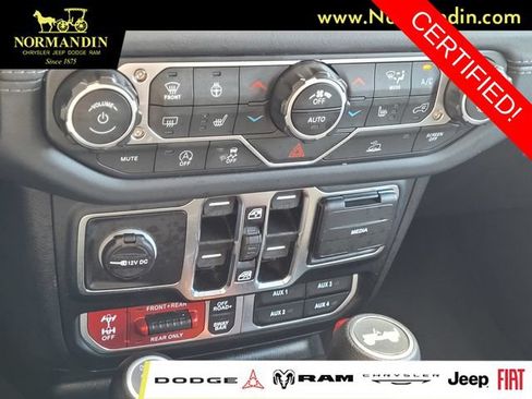 Certified 2025 Jeep Wrangler Unlimited Rubicon w/ Convenience Group AWD/4WD image 11